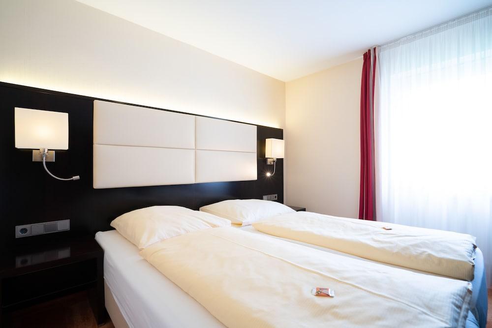 Hotel Adler - Paulas Alb Ehingen  Εξωτερικό φωτογραφία