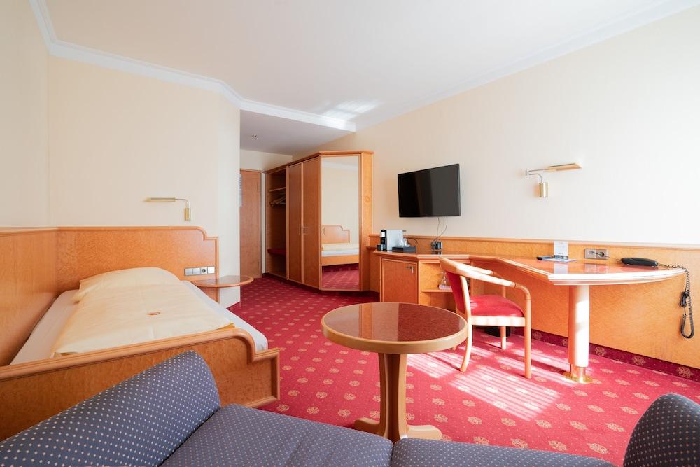 Hotel Adler - Paulas Alb Ehingen  Εξωτερικό φωτογραφία