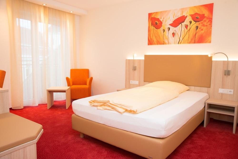 Hotel Adler - Paulas Alb Ehingen  Εξωτερικό φωτογραφία