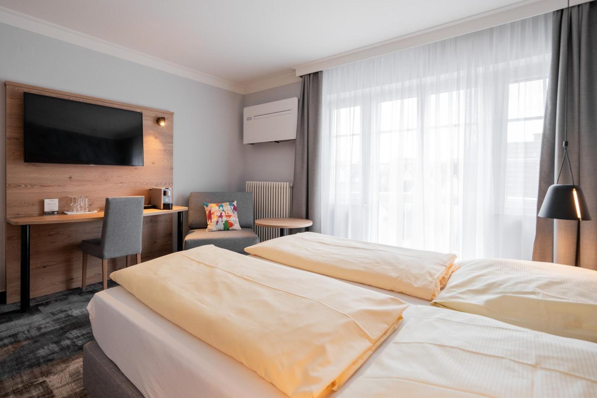Hotel Adler - Paulas Alb Ehingen  Εξωτερικό φωτογραφία