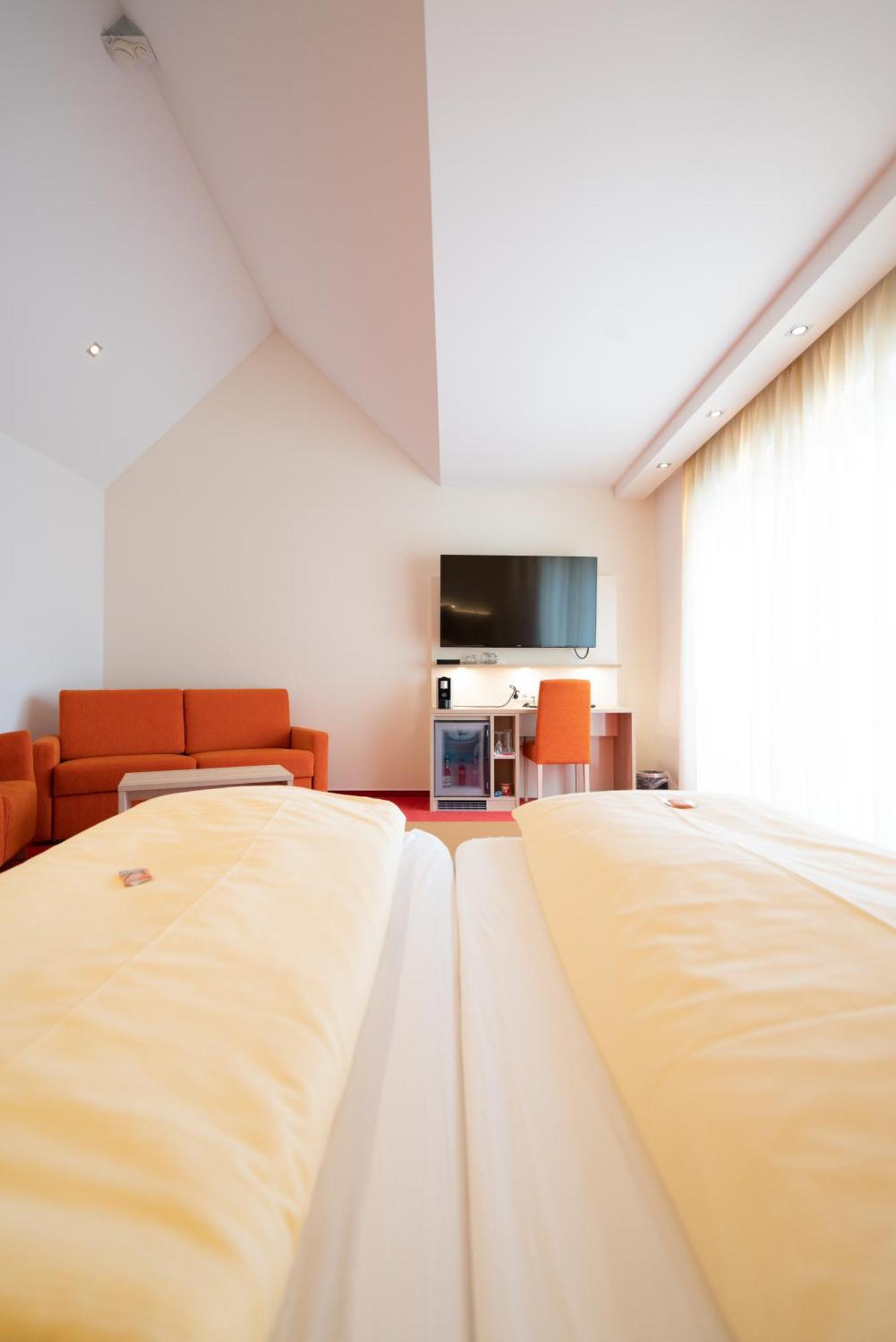 Hotel Adler - Paulas Alb Ehingen  Δωμάτιο φωτογραφία