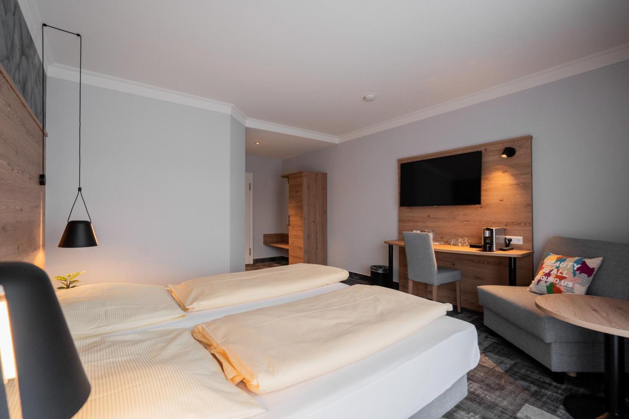 Hotel Adler - Paulas Alb Ehingen  Δωμάτιο φωτογραφία