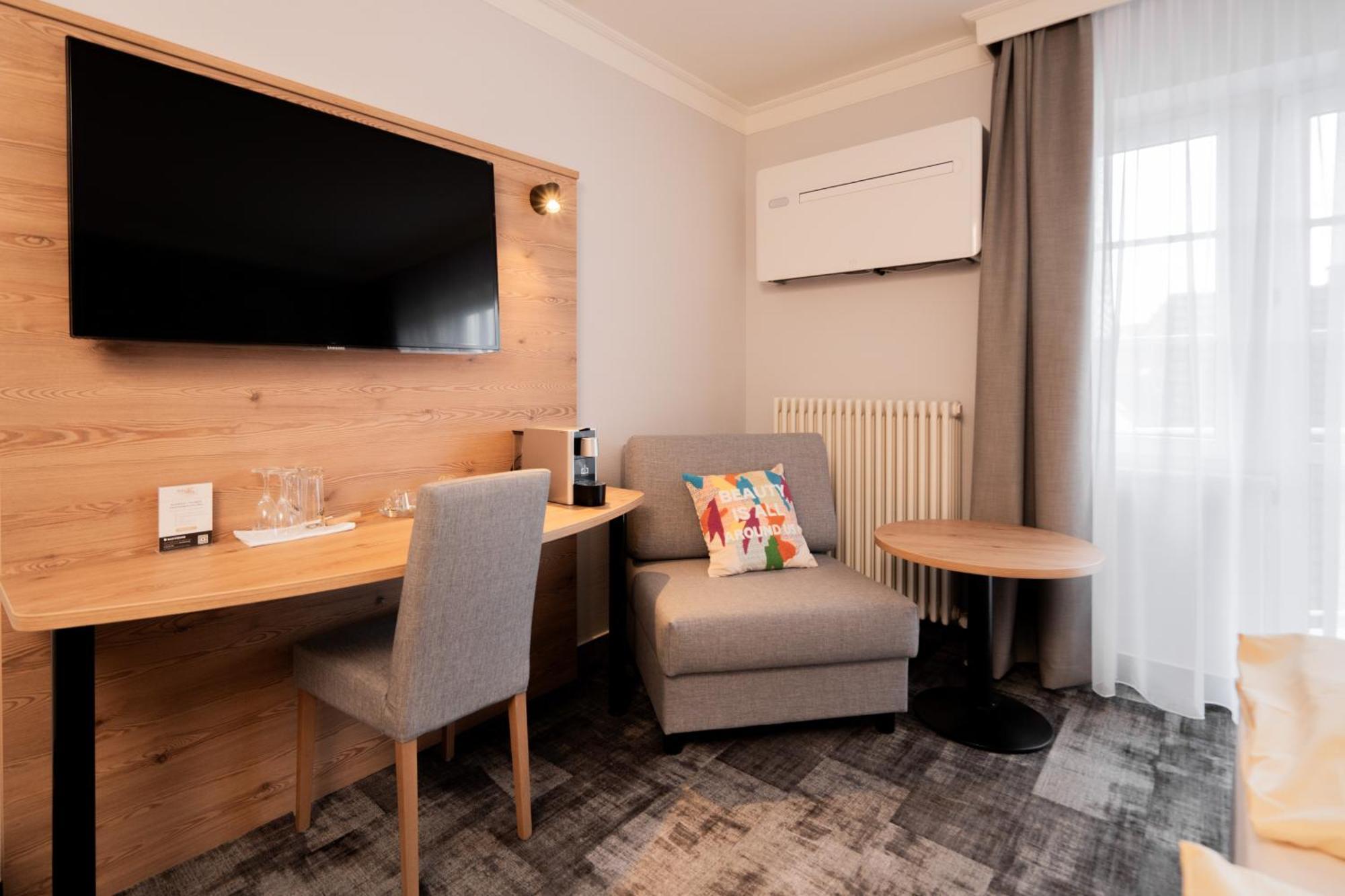 Hotel Adler - Paulas Alb Ehingen  Δωμάτιο φωτογραφία