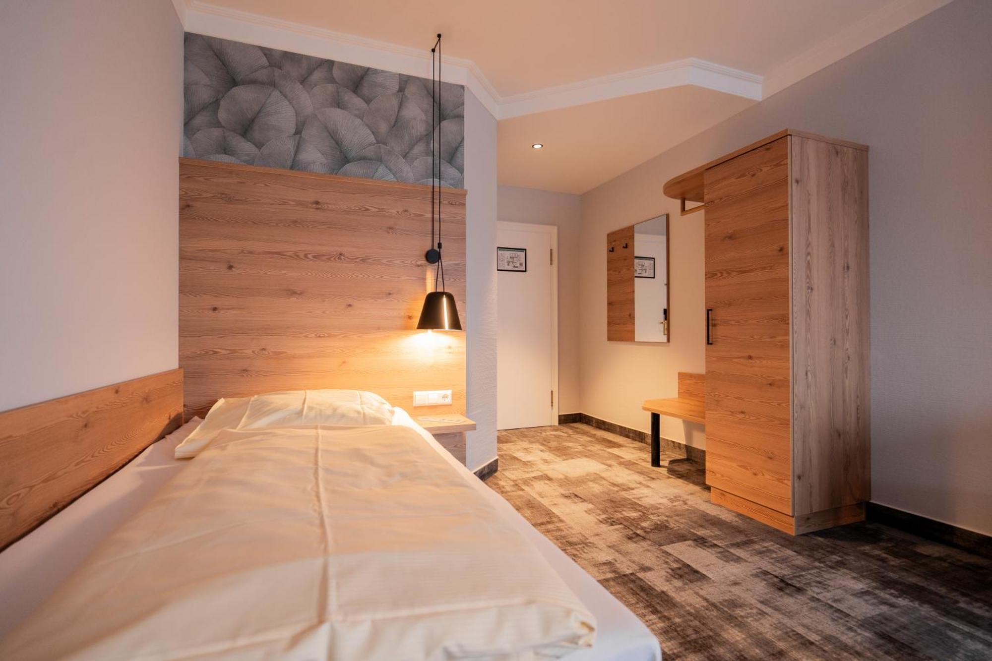 Hotel Adler - Paulas Alb Ehingen  Δωμάτιο φωτογραφία