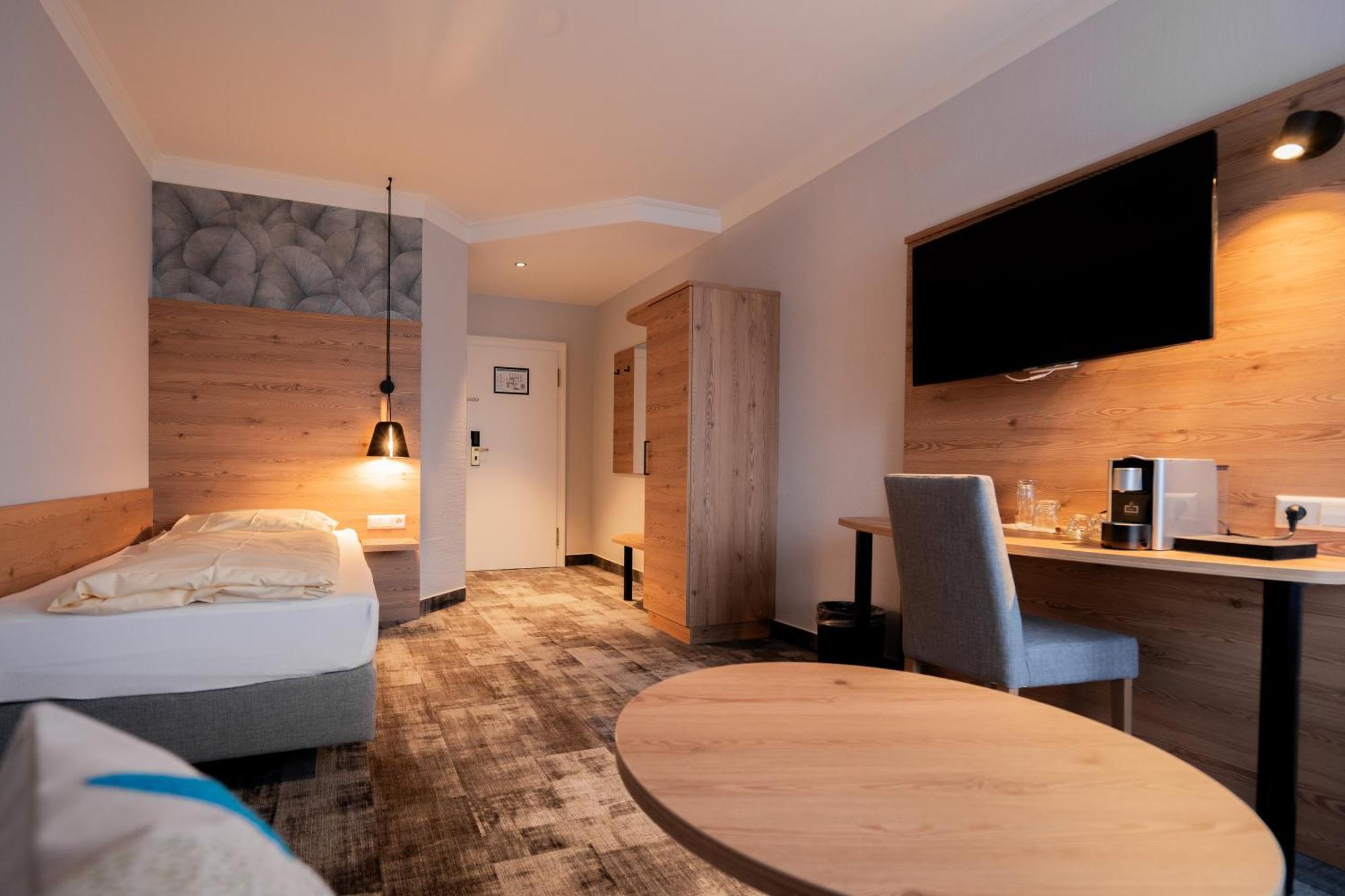 Hotel Adler - Paulas Alb Ehingen  Δωμάτιο φωτογραφία